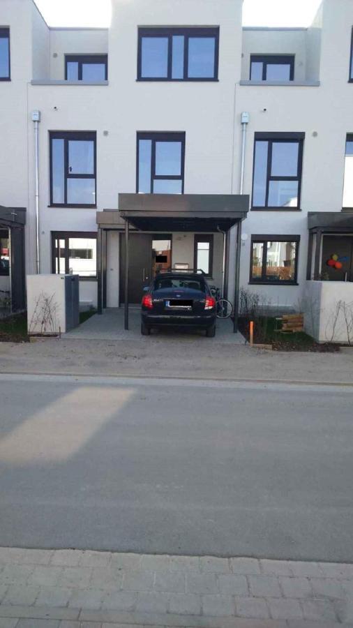 Mit Balkon-richtung Messe Homestay *