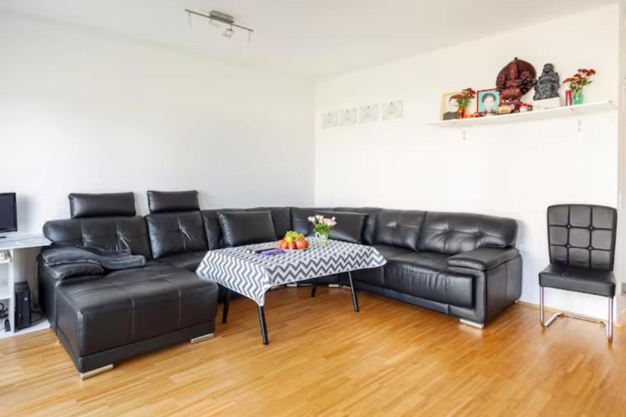 Mit Balkon-richtung Messe Homestay